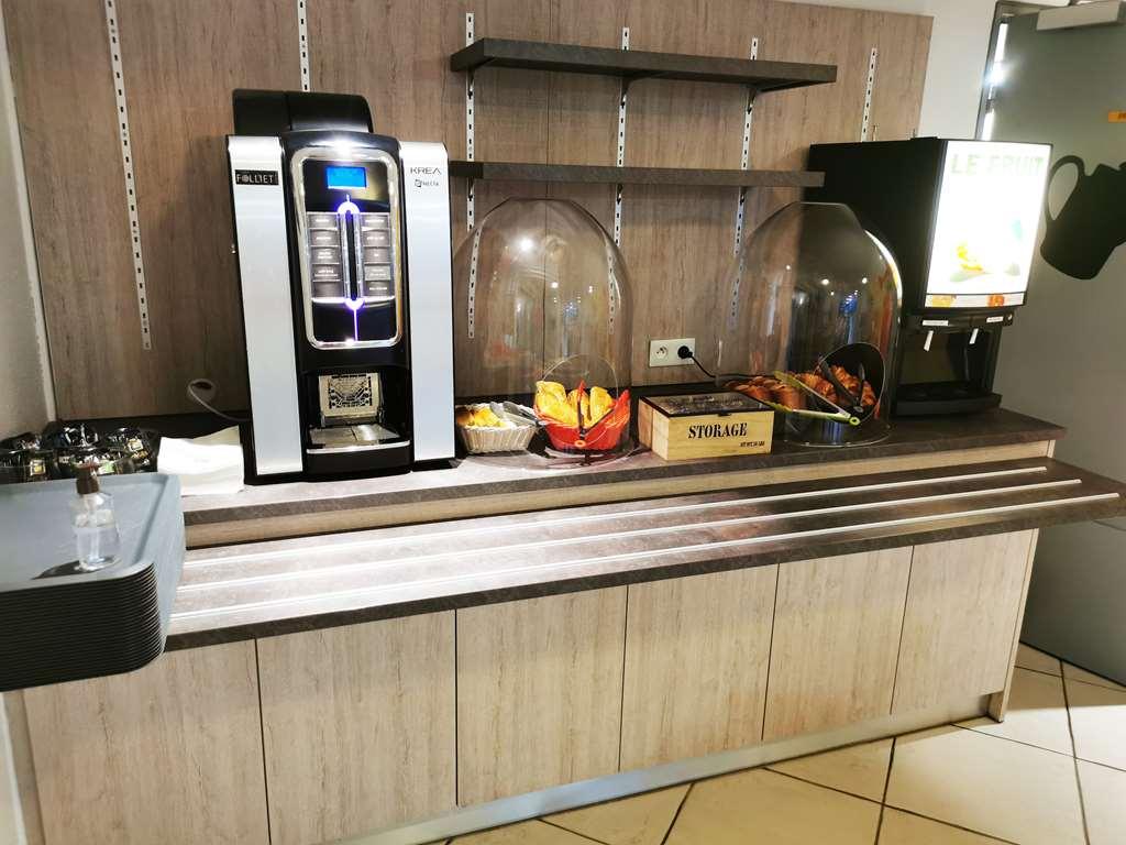 Brit Hotel Essentiel Tours Nord Restaurant foto