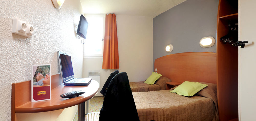 Brit Hotel Essentiel Tours Nord Exterior foto